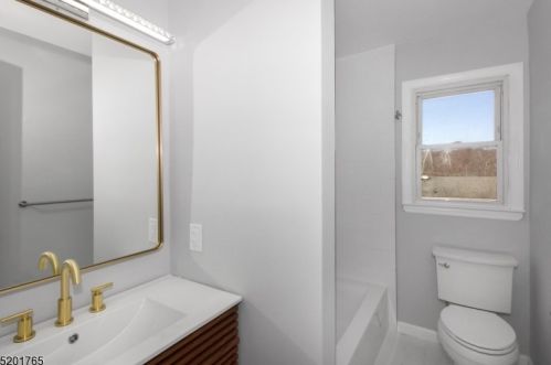 75 Elba Ave, Hopatcong NJ  07843-1848 exterior