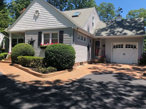 56 Woodhull Pl, Northport, NY 11768-2829