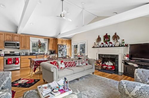 9 Lockwood Rd, Lewisboro, NY 10590-2331