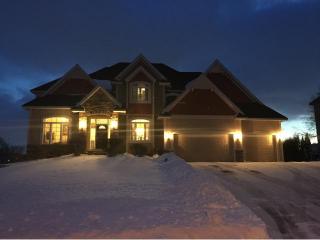 8428 Marsh Creek Rd, Saint Paul, MN 55125-3044