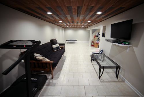 2823 103, Milwaukee WI 53214-2555 exterior