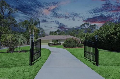 3241 68th St, Naples, FL 34105-7225