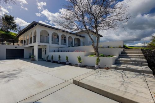 385 Vine St, Vacaville CA  95688-8704 exterior