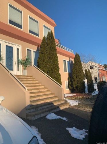 96 5th Ave, Holtsville, NY 11742-2378