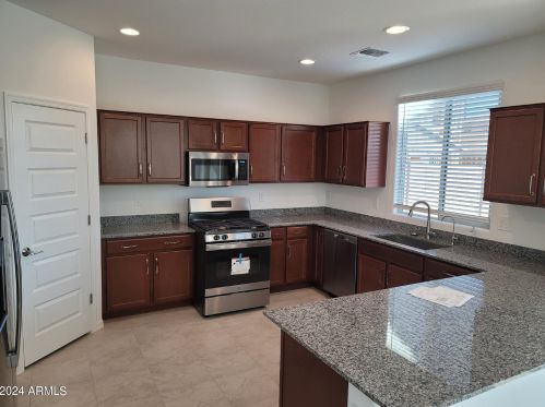 5015 79th Ln, Glendale AZ  85303-4124 exterior