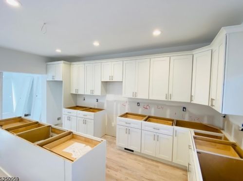 90 Kipling Ave, Springfield NJ  07081-3216 exterior