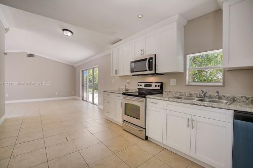 5730 199 St, Hialeah FL  33015-4933 exterior