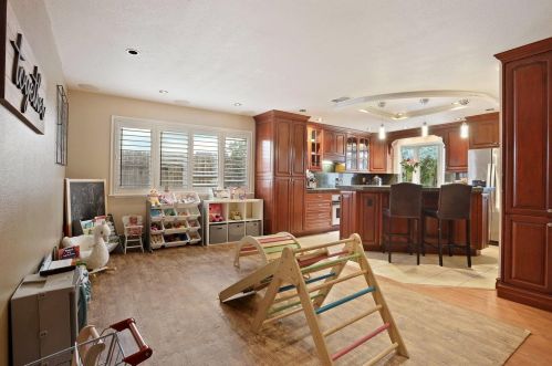 9020 Lismore Dr, Elk Grove CA  95624-2661 exterior