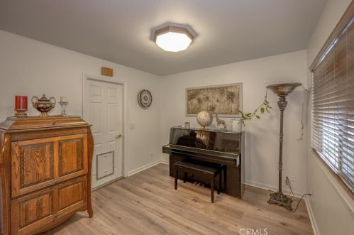 26607 Balerna Dr, Santa Clarita CA  91350-2305 exterior