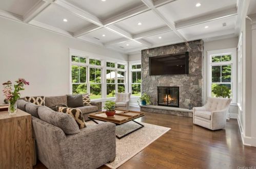 10 Coralyn Rd, Scarsdale NY  10583-7404 exterior