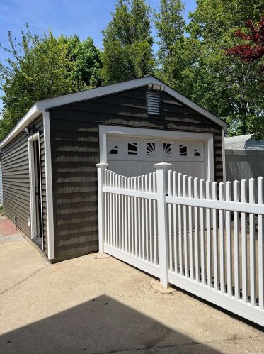 22 Ardmore Pl, San Remo NY  11754-4002 exterior