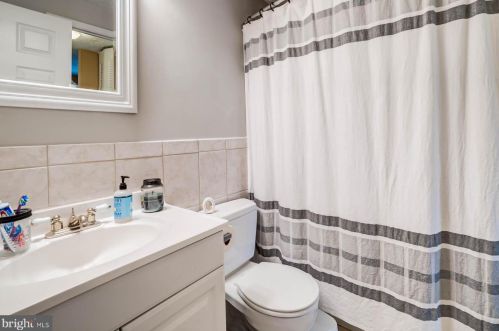 8629 Kenosha Ct, Lorton VA  22079-3045 exterior