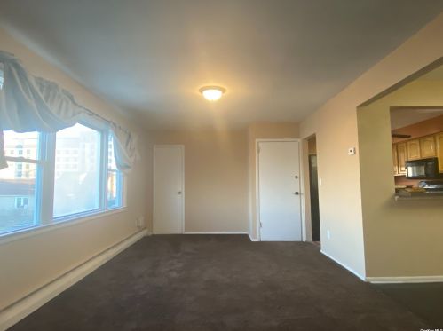 325 Beach 46th St, Far Rockaway NY  11691-1113 exterior