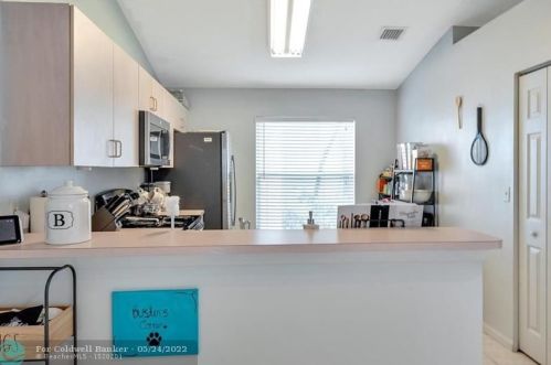 3017 179 Ave, Hollywood FL  33029-3054 exterior