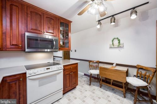 1134 Crestwood Dr, Pottstown PA 19464-2932 exterior