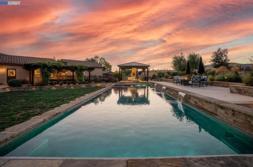 1080 Victorine Rd, Livermore CA  94551-6635 exterior