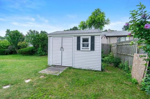 21 Brookside Ave, North Providence RI  02911-1510 exterior