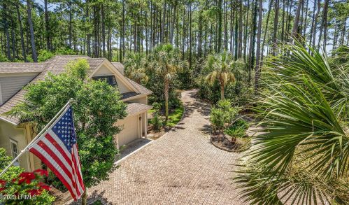 66 Bay Dr, Beaufort SC  29907-1755 exterior