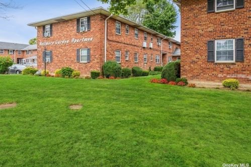 2555 Jerusalem Ave, North Bellmore NY  11710-1881 exterior