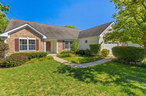 1201 Yosemite Rd, Oconomowoc, WI 53066-2297