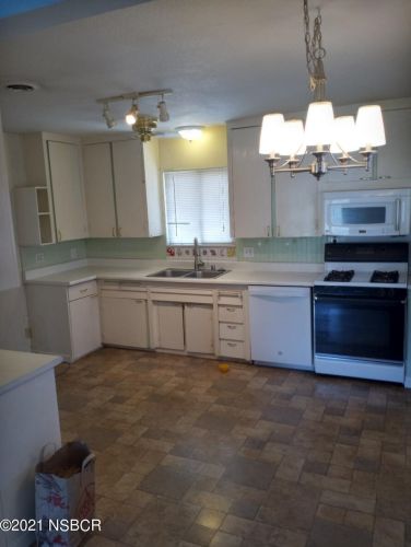 525 Primrose Ln, Santa Maria, CA 93455-2902
