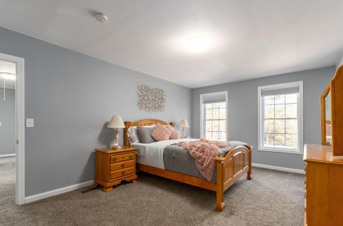 4 Ames Rd, Brookline NH  03033-2304 exterior