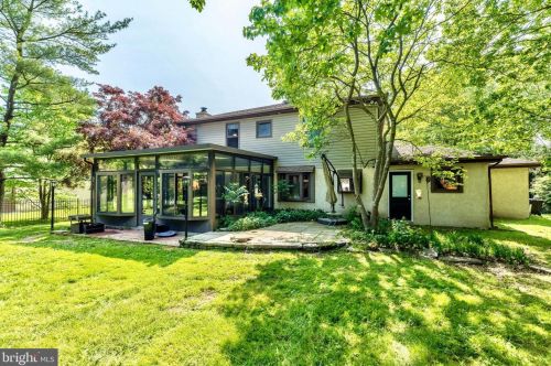 833 Village Cir, Blue Bell, PA 19422-1638