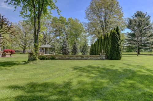 8601 Fair Oaks Ln, Dyer IN  46373-9395 exterior