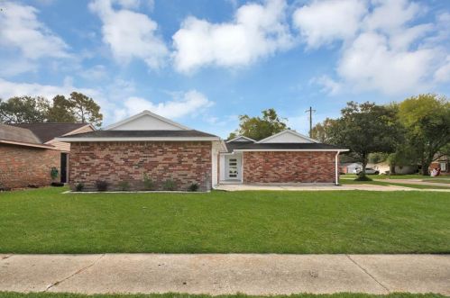 10002 Quiet Hill Rd, Morgans Point, TX 77571-4165
