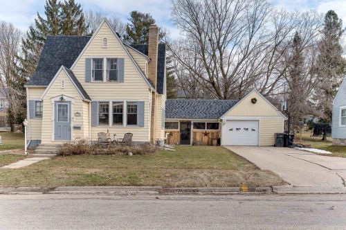 121 Juneau St, Horicon, WI 53032-1316