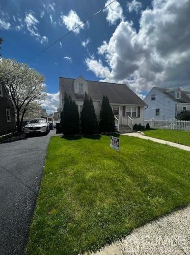 217 Bergen St, Woodbridge, NJ 07095-1831