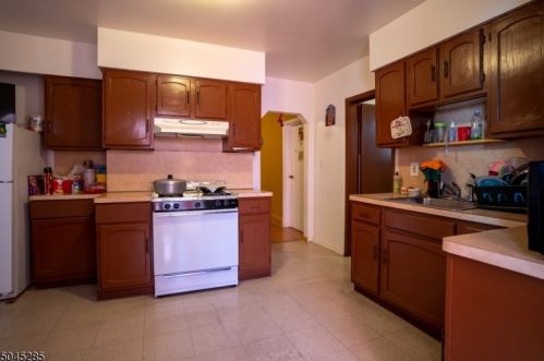 64 New York Ave, Newark NJ 07105-1211 exterior