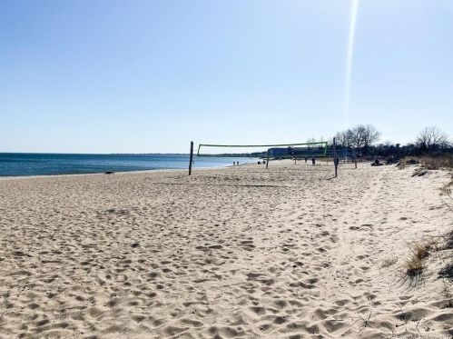 49 Broadway, Milford CT  06460-6104 exterior