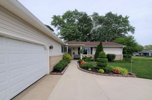 136 Country Manor Dr, Washington Ch, OH 43160-8670
