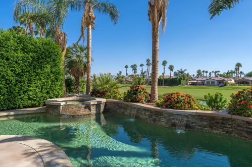 56430 Muirfield Vlg, La Quinta CA  92253-7648 exterior