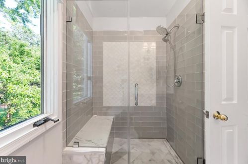 9106 Meadowcreek Ln, Lorton VA  22079-3238 exterior