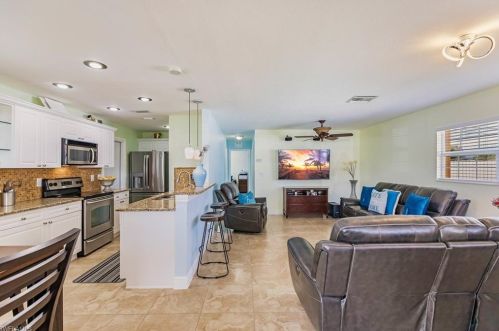 1165 Cherokee Ave, Lehigh Acres FL 33936-6804 exterior