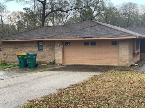 1700 Red Oak Ct, Conroe, TX 77301-4810