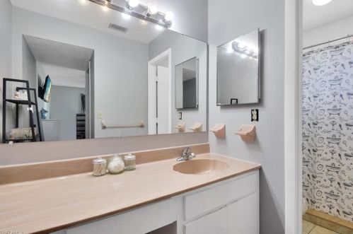 102 Stafford Pl, Lehigh Acres FL 33936-5954 exterior