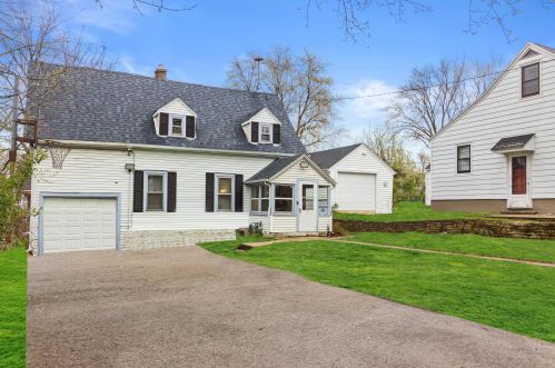955 Perkins Ave, Waukesha, WI 53186-5247