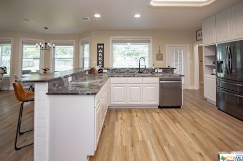 101 Legend Dr, Victoria TX  77904-3854 exterior