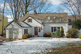 93 Lakeshore Dr, Oakland, NJ 07436-2101
