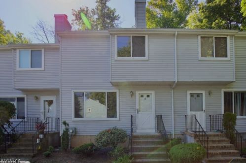 15 Westbrook Ct, Roselle, NJ 07203-2469