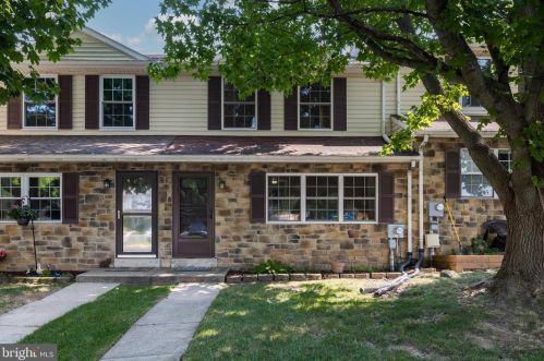 640 Lancaster Ct, Downingtown, PA 19335-4220