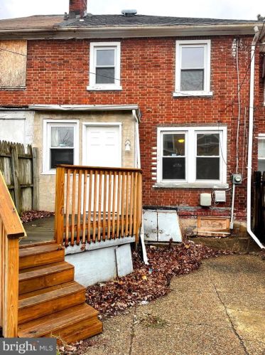 1412 Chesapeake Rd, Camden, NJ 08104-2932