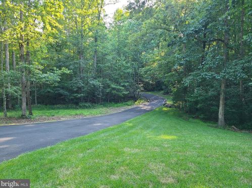 8819 Clinton Dr, Nokesville VA  20181-3205 exterior