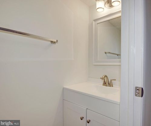 2853 Middleboro Dr, Falls Church VA  22042-4403 exterior