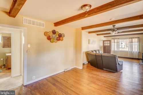 198 Willmont Ave, Barrington, NJ 08007-1237