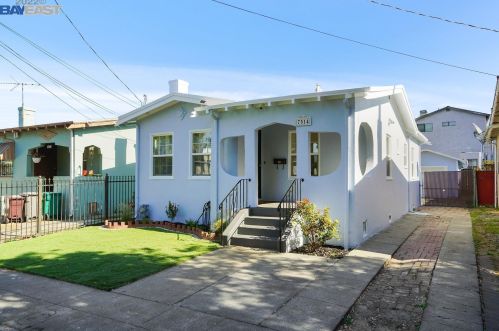 7514 Arthur St, Oakland, CA 94605-2722