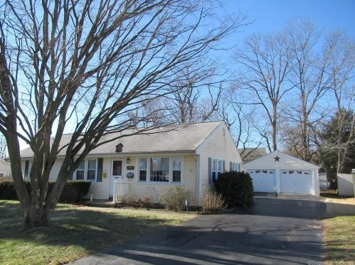 105 Daniel Dr, Bridgeport, CT 06606-1007